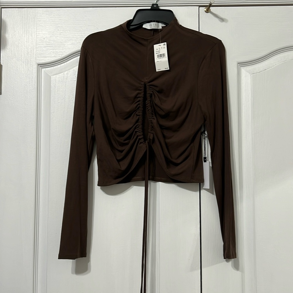 Wrap-around Keyhole Cutout Cropped Top